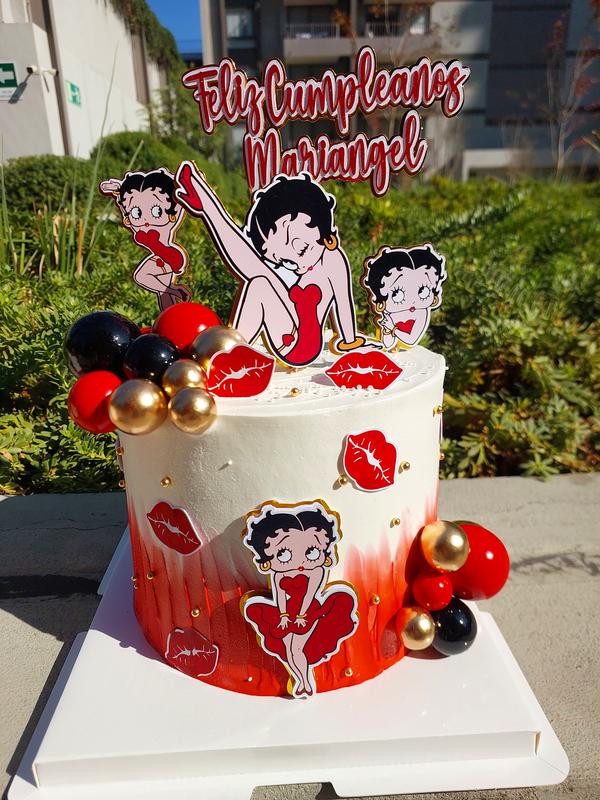 Torta red velvet con crema Oreo